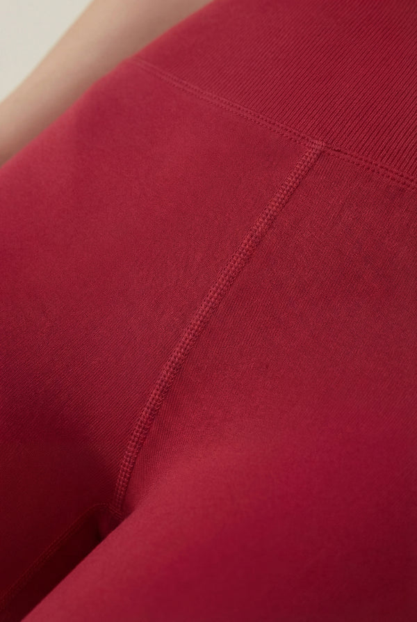 High-Waisted Performance Leggings – Deep Red